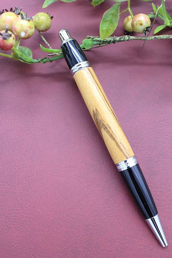 Edler Handgedrechselter Klick Kugelschreiber aus Holz Zebrano