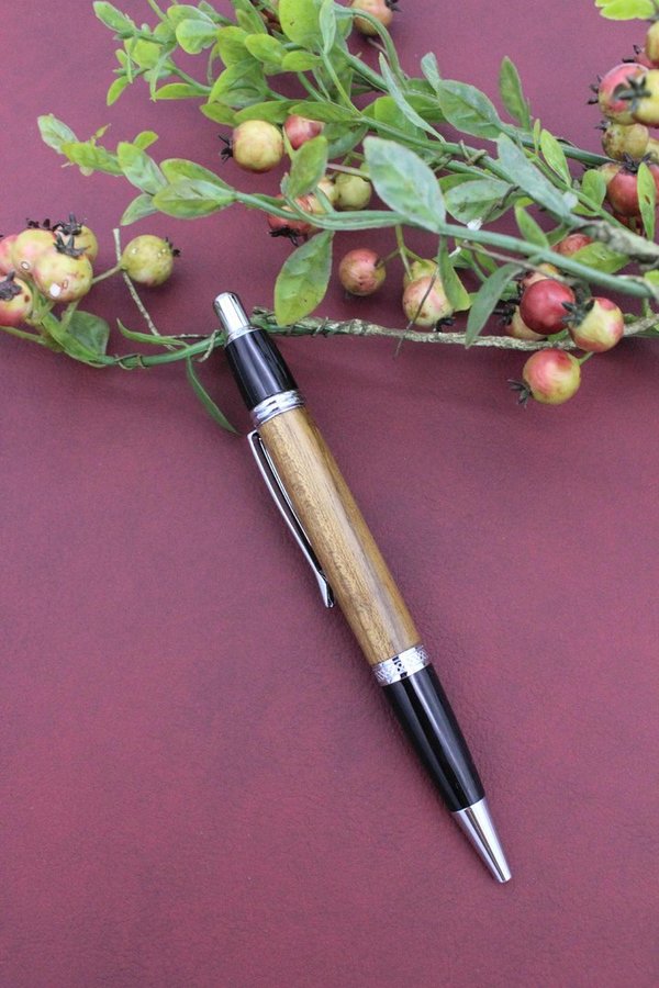 Edler Handgedrechselter Klickkugelschreiber aus Holz Bocote