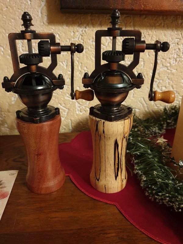 SET Gewürzmühle aus Holz handmade Pfeffermühle Vintage Mahlwerk Unikat aus Mahagoni u. Buche